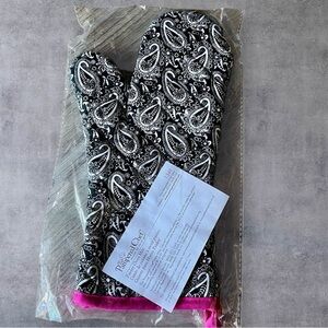Pampered Chef Paisley Oven Mitt #1349 Help Whip Cancer Black Pink White NEW